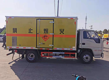 富文镇爆破器材运输车工人安全操作规范与智能技术保障